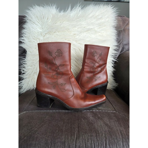 Gianni Bini Shoes - Gianni Bini Flower Embroidered Brown Leather Western Ankle Boots Women's 8.5